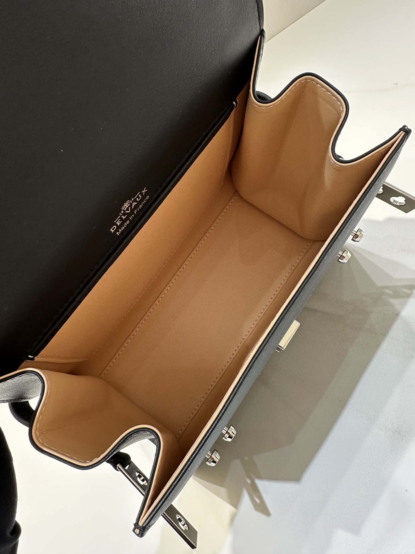 델보 템포트 PM 샤리오뜨백